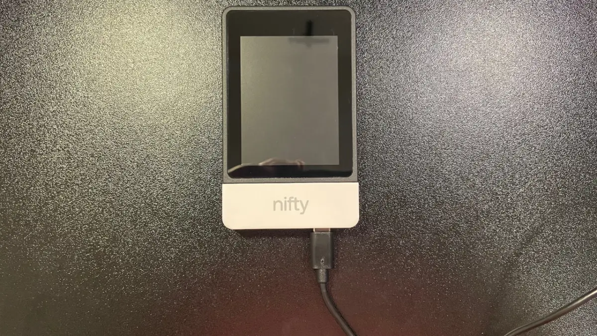 SecuX Nifty charging