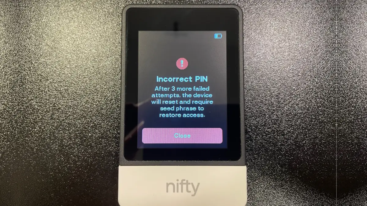 SecuX Nifty hardware wallet automatic reset feature
